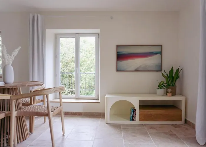 Les Voiles Blanches - Dans Un Chateau Caen