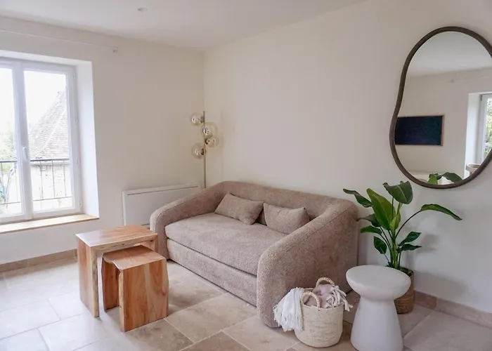 Les Voiles Blanches - Dans Un Chateau * Caen