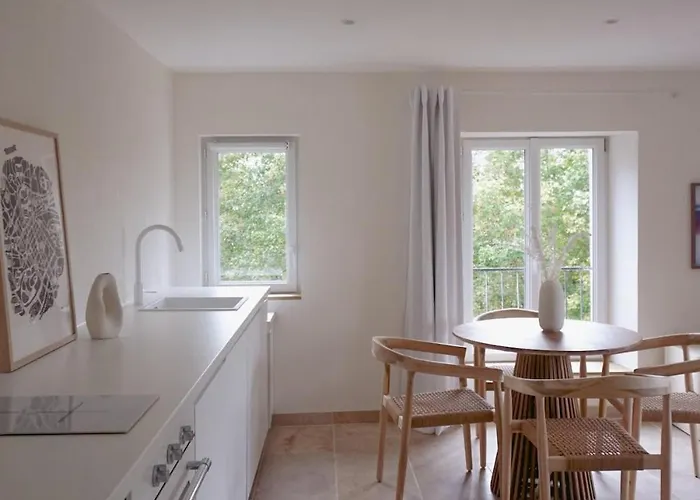 Les Voiles Blanches - Dans Un Chateau * Caen